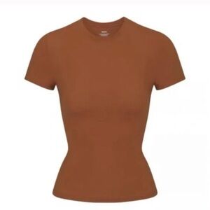 SKIMS Copper Brown fits everybody Short Sleeve Tee
